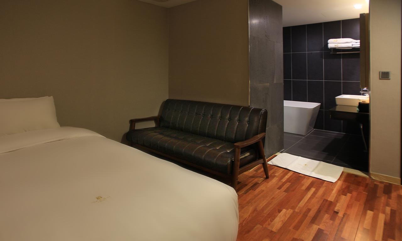 Suwon Top Cloud Hotel Exterior foto