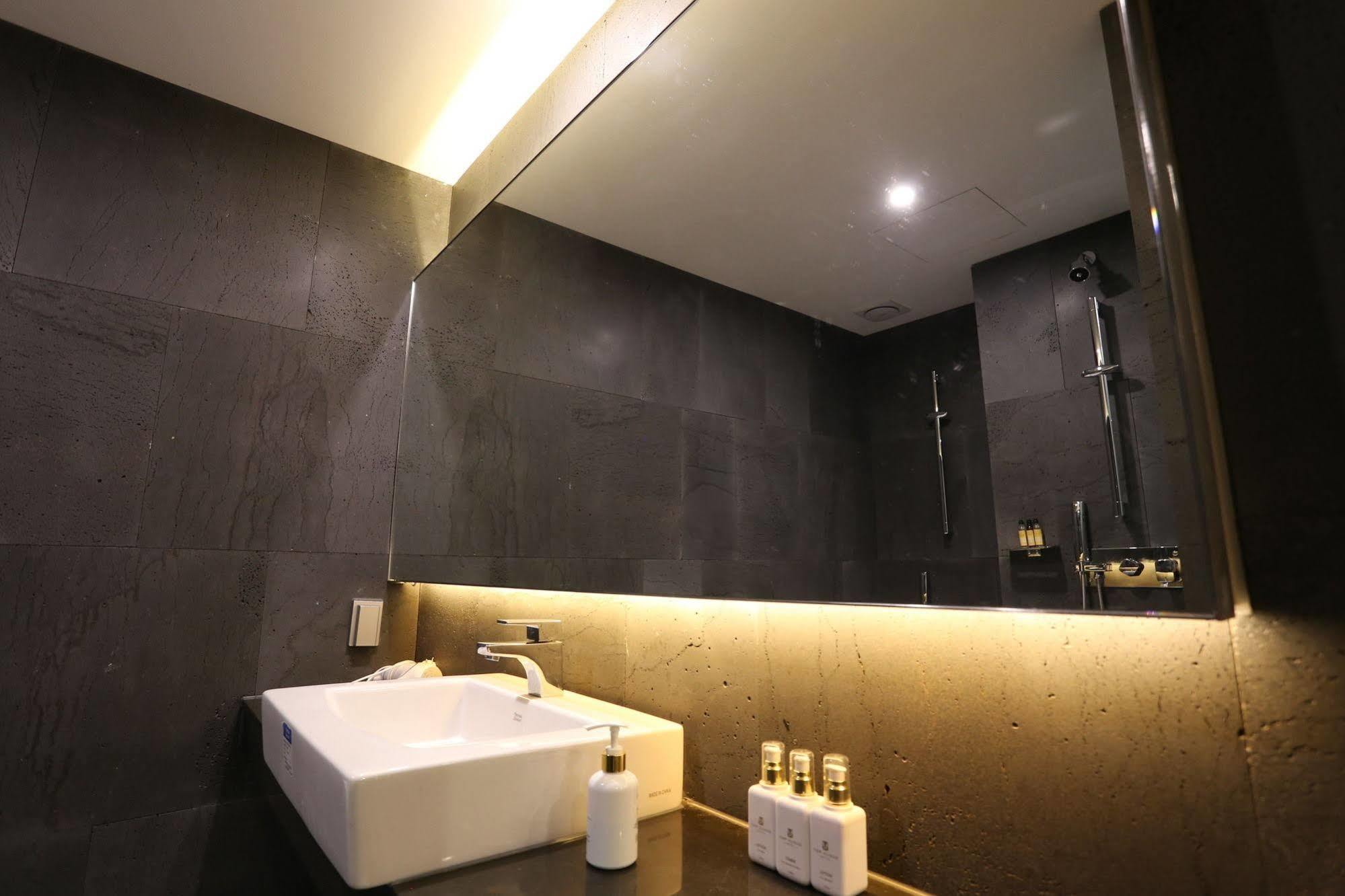 Suwon Top Cloud Hotel Exterior foto